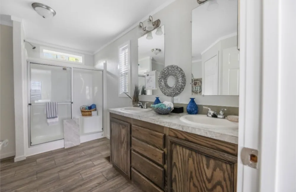 Emerald 2860 interior 2