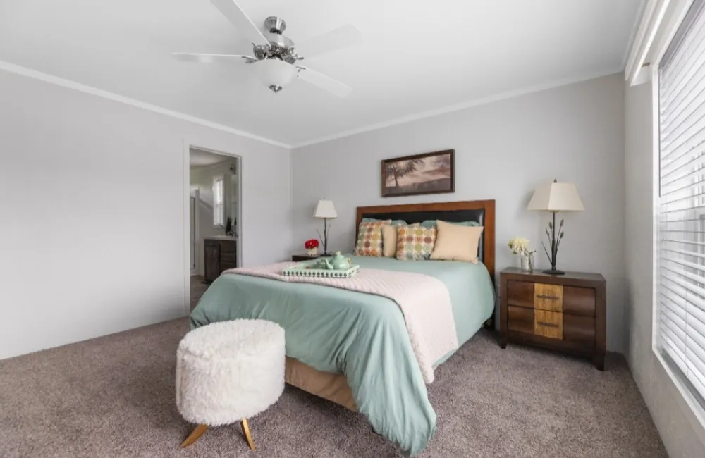 Emerald 2860 interior 4